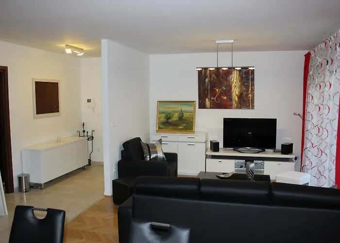 Deluxe Manuela With Balcony Center Πανσιόν 3*