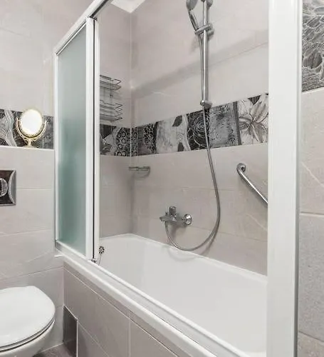 Πανσιόν Deluxe Manuela With Balcony Center 3*