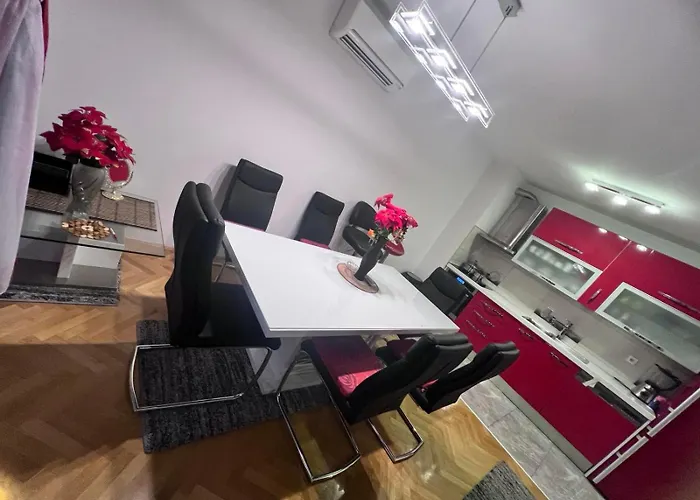Πανσιόν Deluxe Manuela With Balcony Center 3*
