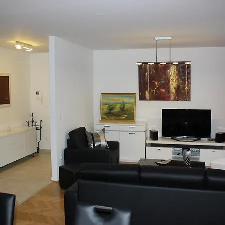 Deluxe Manuela With Balcony Center Affittacamere 3*