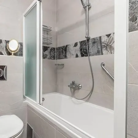 Pensionat Deluxe Manuela With Balcony Center 3*
