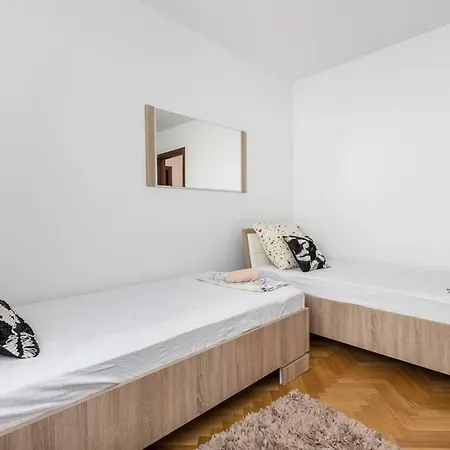 Pensionat Deluxe Manuela With Balcony Center