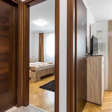 Pensionat Deluxe Manuela With Balcony Center