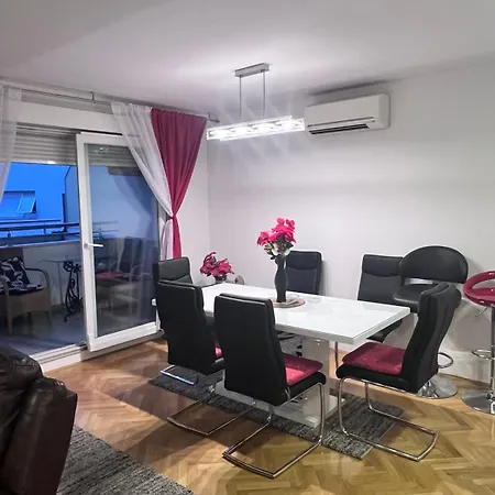 Deluxe Manuela With Balcony Center Split