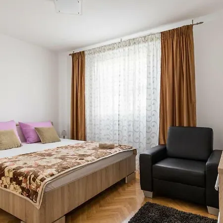 Pensionat Deluxe Manuela With Balcony Center